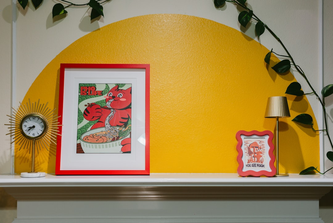 shelf-with-framed-art-and-decorative-items-lglngj68o14